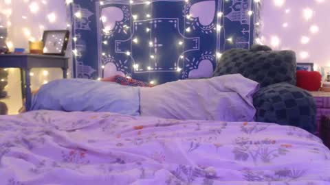 Snapshot of wingardiumleveveosa chatting on December 14, 2024, 4:34 am Eevie online show from December 14, 2024, 4:34 am