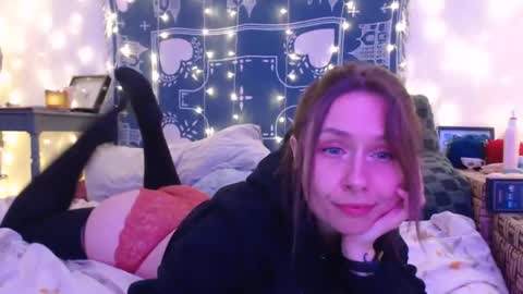 Snapshot of wingardiumleveveosa chatting on December 28, 2024, 1:29 am Eevie online show from December 28, 2024, 1:29 am