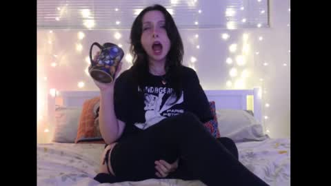 Snapshot of wingardiumleveveosa chatting on February 4, 2025, 2:28 am Eevie online show from February 4, 2025, 2:28 am