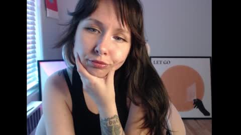 Snapshot of wingardiumleveveosa chatting on September 13, 2025, 12:21 am Eevie online show from September 13, 2025, 12:21 am