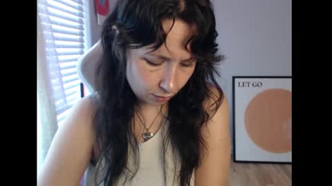 Snapshot of wingardiumleveveosa chatting on September 25, 2025, 11:52 pm Eevie online show from September 25, 2025, 11:52 pm