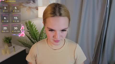 Heeeey im Lina online show from April 21, 2026, 3:35 am