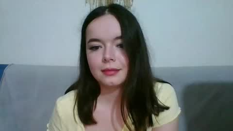 Snapshot of winter__white_rose chatting on June 11, 2026, 12:32 am Emma online show from June 11, 2026, 12:32 am