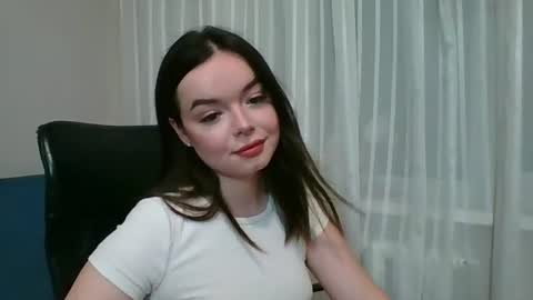 Snapshot of winter__white_rose chatting on August 6, 2026, 6:21 pm Emma online show from August 6, 2026, 6:21 pm