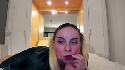 Snapshot of winter_miracle chatting on January 14, 2025, 12:54 am Winter Miracle online show from January 14, 2025, 12:54 am