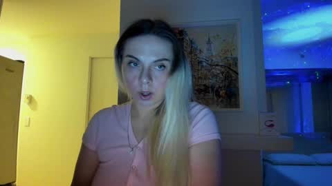 Snapshot of winter_miracle chatting on January 22, 2025, 1:42 am Winter Miracle online show from January 22, 2025, 1:42 am