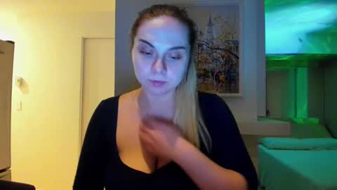 Snapshot of winter_miracle chatting on January 25, 2025, 9:36 am Winter Miracle online show from January 25, 2025, 9:36 am