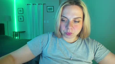 Snapshot of winter_miracle chatting on September 20, 2025, 9:05 pm Winter Miracle online show from September 20, 2025, 9:05 pm