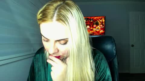 Snapshot of winter_miracle chatting on October 23, 2025, 1:49 am Winter Miracle online show from October 23, 2025, 1:49 am