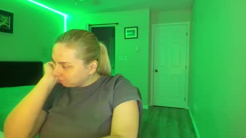 Snapshot of winter_miracle chatting on November 12, 2025, 1:17 am Winter Miracle online show from November 12, 2025, 1:17 am