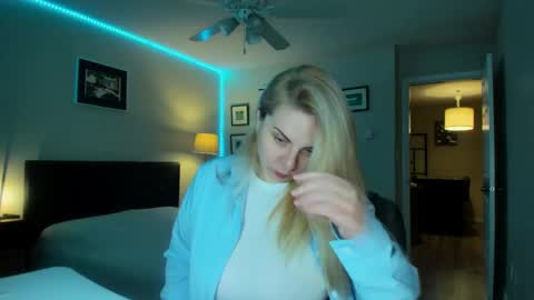 Snapshot of winter_miracle chatting on November 14, 2025, 6:45 am Winter Miracle online show from November 14, 2025, 6:45 am