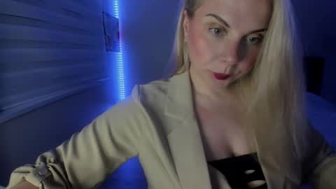 Snapshot of winter_miracle chatting on November 20, 2025, 5:18 am Winter Miracle online show from November 20, 2025, 5:18 am