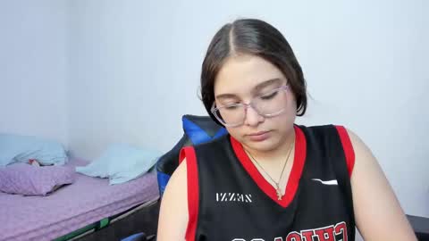 Alice and Mike  online show from September 30, 2025, 11:32 pm