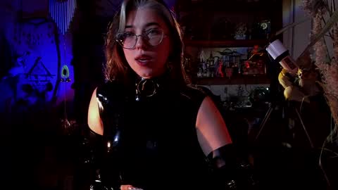 Snapshot of witch_fiona chatting on February 4, 2025, 7:22 pm Goddess of two strapons - Mr. long Don Mr. Pinky online show from February 4, 2025, 7:22 pm