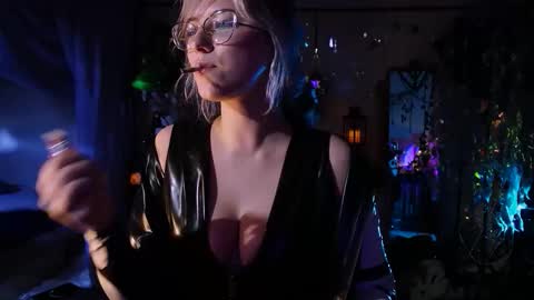 Snapshot of witch_fiona chatting on December 19, 2025, 11:23 pm Goddess of two strapons - Mr. long Don Mr. Pinky online show from December 19, 2025, 11:23 pm