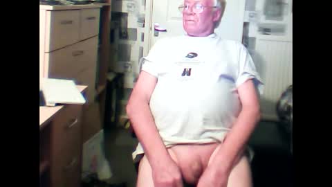 wolcol80 online show from January 3, 2025, 12:22 am