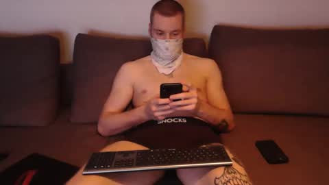 Snapshot of wolf021221 chatting on April 15, 2026, 8:31 pm wolf021221 online show from April 15, 2026, 8:31 pm