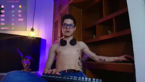  W O L F  online show from March 12, 2026, 11:27 am