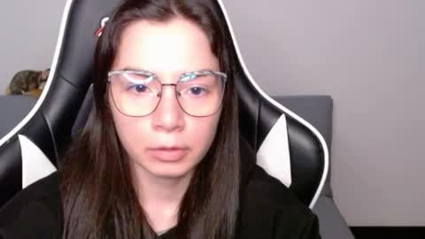 Snapshot of wolfs_daughter chatting on April 23, 2026, 2:24 am Alex online show from April 23, 2026, 2:24 am