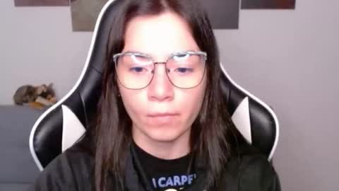Snapshot of wolfs_daughter chatting on April 26, 2026, 1:36 am Alex online show from April 26, 2026, 1:36 am