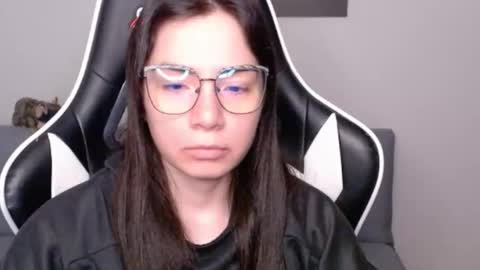 Snapshot of wolfs_daughter chatting on May 8, 2026, 4:07 am Alex online show from May 8, 2026, 4:07 am