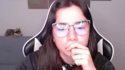 Snapshot of wolfs_daughter chatting on May 19, 2026, 1:11 am Alex online show from May 19, 2026, 1:11 am