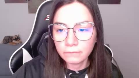 Snapshot of wolfs_daughter chatting on May 20, 2026, 1:12 am Alex online show from May 20, 2026, 1:12 am