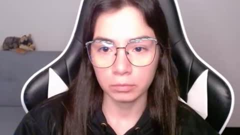 Snapshot of wolfs_daughter chatting on May 23, 2026, 2:39 am Alex online show from May 23, 2026, 2:39 am