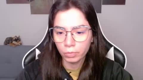 Snapshot of wolfs_daughter chatting on May 31, 2026, 1:25 am Alex online show from May 31, 2026, 1:25 am