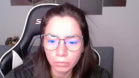 Snapshot of wolfs_daughter chatting on June 1, 2026, 12:45 am Alex online show from June 1, 2026, 12:45 am