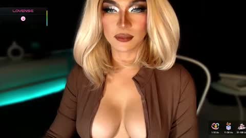 Snapshot of womanofyourdesire_ts chatting on November 1, 2025, 11:18 pm Julia online show from November 1, 2025, 11:18 pm