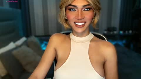 Snapshot of womanofyourdesire_ts chatting on February 7, 2026, 4:05 am Julia online show from February 7, 2026, 4:05 am