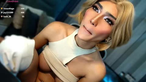 Snapshot of womanofyourdesire_ts chatting on February 20, 2026, 6:26 am Julia online show from February 20, 2026, 6:26 am