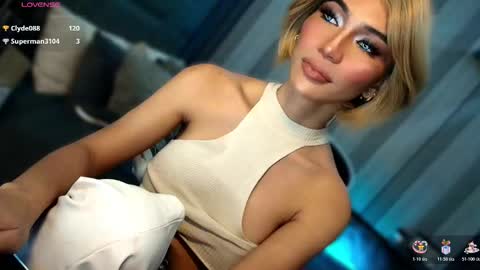 Snapshot of womanofyourdesire_ts chatting on February 21, 2026, 4:35 am Julia online show from February 21, 2026, 4:35 am