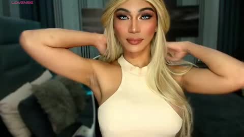 Snapshot of womanofyourdesire_ts chatting on March 27, 2026, 7:24 pm Julia online show from March 27, 2026, 7:24 pm