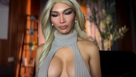 Snapshot of womanofyourdesire_ts chatting on June 22, 2026, 3:25 am Julia online show from June 22, 2026, 3:25 am