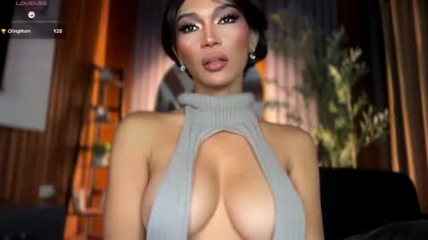 Snapshot of womanofyourdesire_ts chatting on June 23, 2026, 2:42 am Julia online show from June 23, 2026, 2:42 am