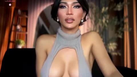 Snapshot of womanofyourdesire_ts chatting on June 26, 2026, 12:59 am Julia online show from June 26, 2026, 12:59 am
