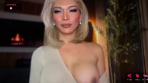 Snapshot of womanofyourdesire_ts chatting on July 18, 2026, 5:22 am Julia online show from July 18, 2026, 5:22 am