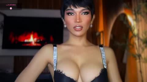 Snapshot of womanofyourdesire_ts chatting on August 4, 2026, 4:48 am Julia online show from August 4, 2026, 4:48 am
