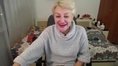 Snapshot of women_pleasures chatting on February 6, 2025, 8:23 pm women_pleasures online show from February 6, 2025, 8:23 pm