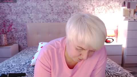 Snapshot of women_pleasures chatting on February 19, 2025, 9:17 am women_pleasures online show from February 19, 2025, 9:17 am