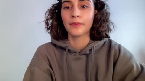 Snapshot of wonderland_stia chatting on March 5, 2025, 2:34 pm Stia online show from March 5, 2025, 2:34 pm