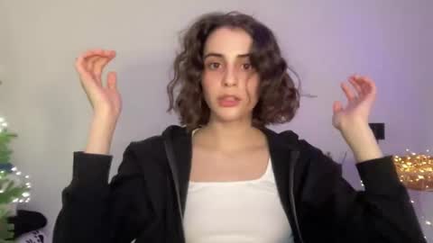 Snapshot of wonderland_stia chatting on March 6, 2025, 6:16 pm Stia online show from March 6, 2025, 6:16 pm