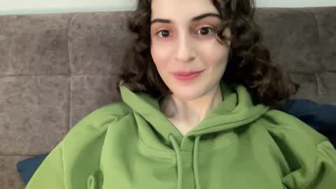 Snapshot of wonderland_stia chatting on September 12, 2025, 6:24 am Stia online show from September 12, 2025, 6:24 am