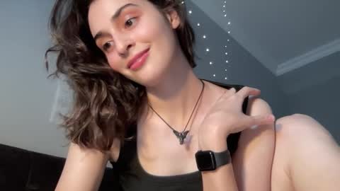 Snapshot of wonderland_stia chatting on September 15, 2025, 1:44 pm Stia online show from September 15, 2025, 1:44 pm