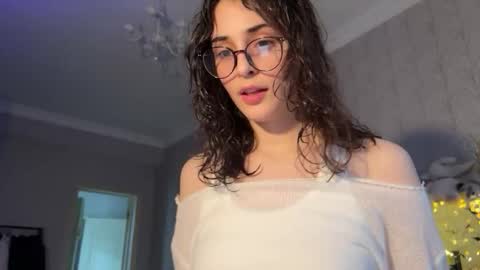 Snapshot of wonderland_stia chatting on November 27, 2025, 12:51 pm Stia online show from November 27, 2025, 12:51 pm