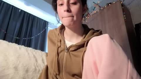 Snapshot of wonderland_stia chatting on February 3, 2026, 12:32 pm Stia online show from February 3, 2026, 12:32 pm