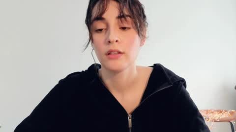 Snapshot of wonderland_stia chatting on April 5, 2026, 1:19 pm Stia online show from April 5, 2026, 1:19 pm