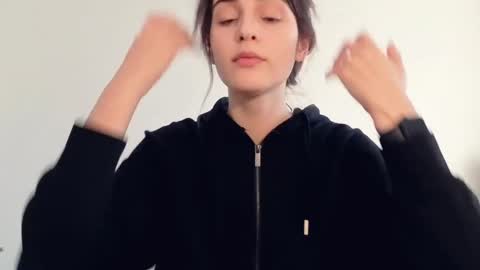 Snapshot of wonderland_stia chatting on April 6, 2026, 4:46 am Stia online show from April 6, 2026, 4:46 am